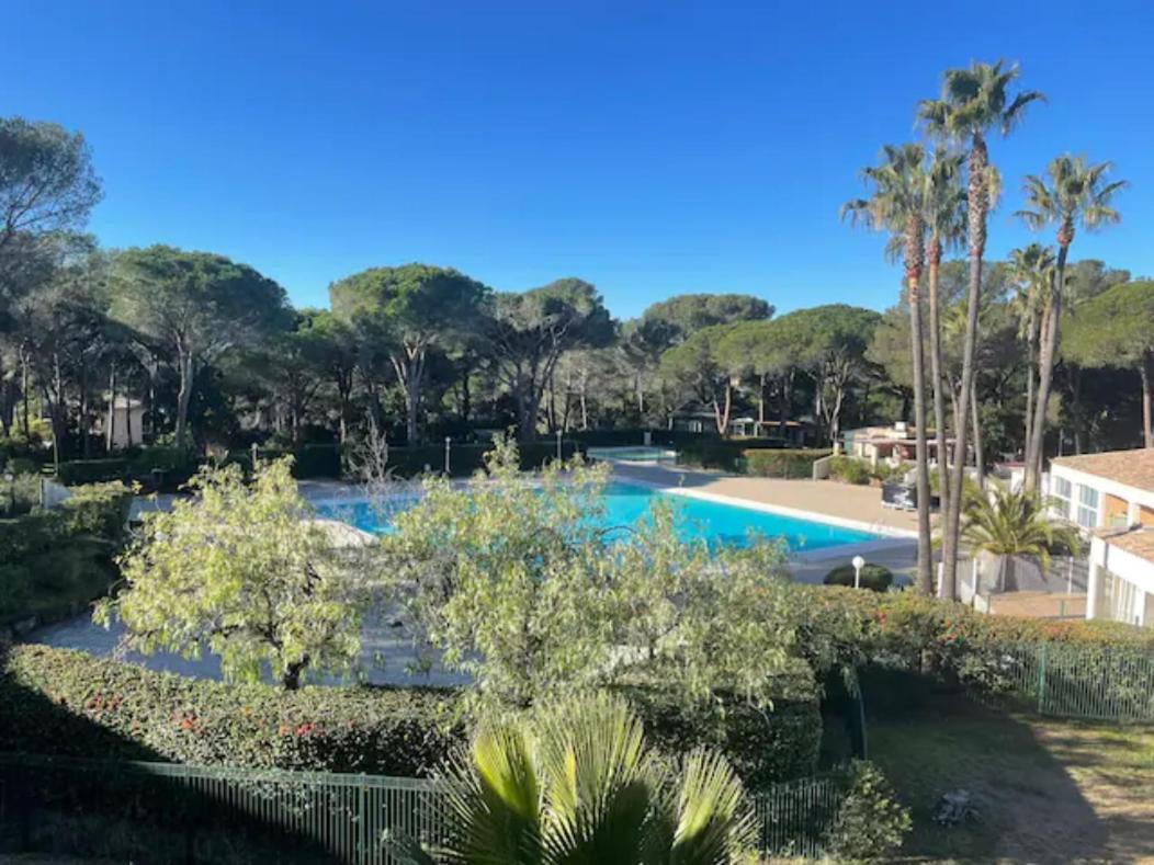 Bel Appartement Vue Sur Piscine 1 Chambre Fermee Et 1 Espace Cabine Saint-Raphaël Eksteriør billede