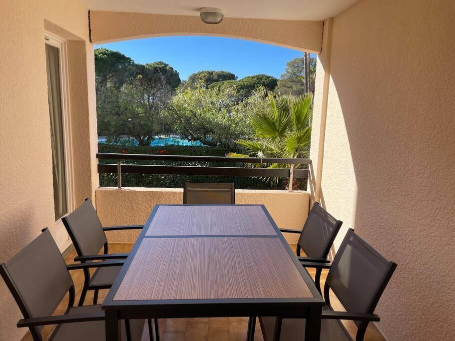 Bel Appartement Vue Sur Piscine 1 Chambre Fermee Et 1 Espace Cabine Saint-Raphaël Eksteriør billede