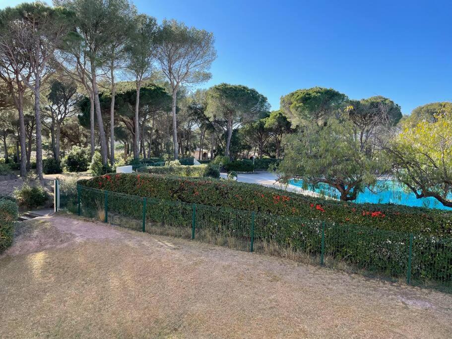 Bel Appartement Vue Sur Piscine 1 Chambre Fermee Et 1 Espace Cabine Saint-Raphaël Eksteriør billede